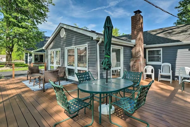 deck featuring outdoor dining space