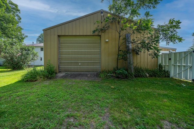 302 N W St, Arcanum, OH 45304 - detached garage featuring driveway