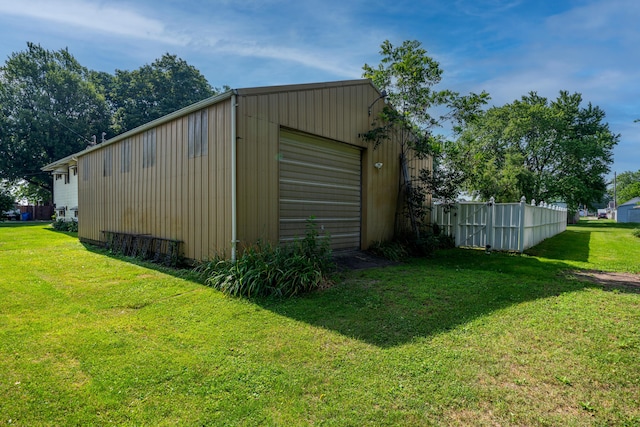 302 N W St, Arcanum, OH 45304 - view of outdoor structure featuring driveway
