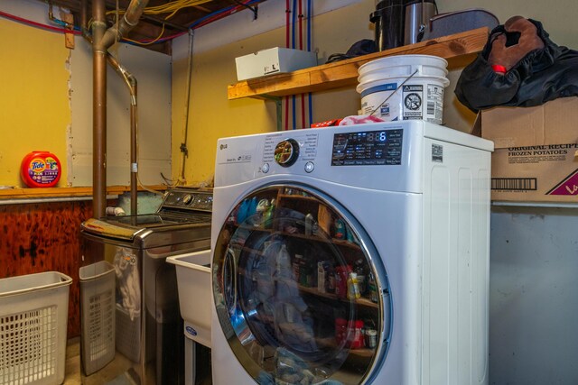 302 N W St, Arcanum, OH 45304 - washroom featuring washing machine and clothes dryer