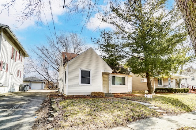 view of front of home featuring an outbuilding, driveway, and a detached garage