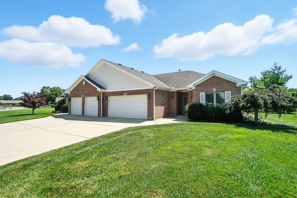 1482 Lantern Ln, Troy, OH 45373 - photo 1