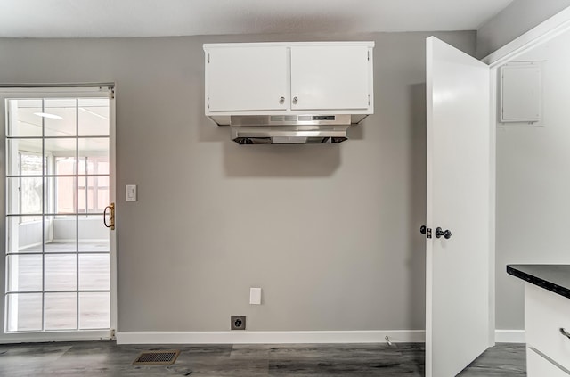 interior space with visible vents, dark wood finished floors, and baseboards