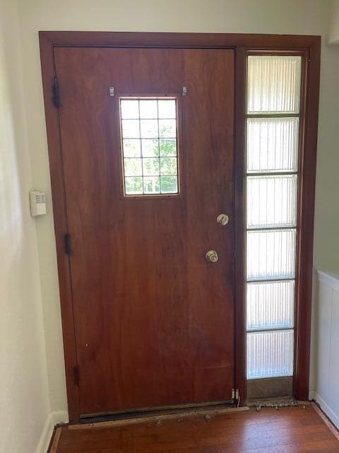 1401 E Home Rd, Springfield, OH 45503 - foyer with wood finished floors