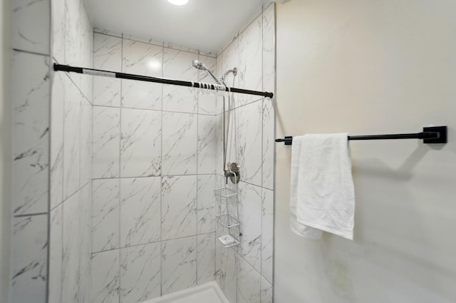 full bathroom featuring tiled shower