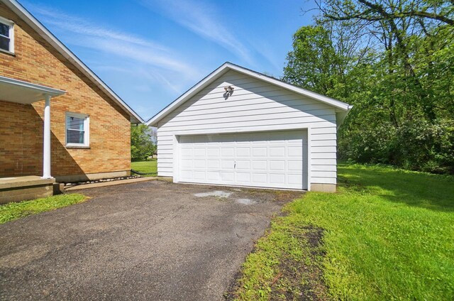 view of detached garage