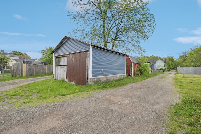1566 Cora St, Springfield, OH 45503 - garage featuring fence and dirt driveway