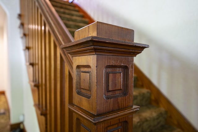 312 E Buckeye St, Belle Center, OH 43310 - detailed view of arched walkways and baseboards