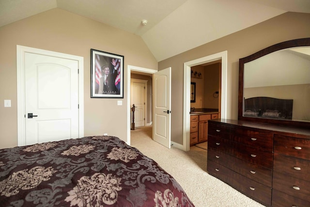 429 Braytonburne Dr, Springfield, OH 45503 - bedroom featuring light carpet, vaulted ceiling, ensuite bath, and baseboards