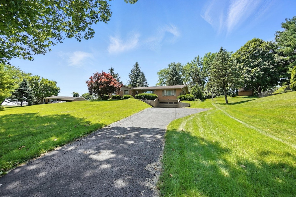 2731 Cottonwood Dr, Springfield, OH 45504 - photo 1