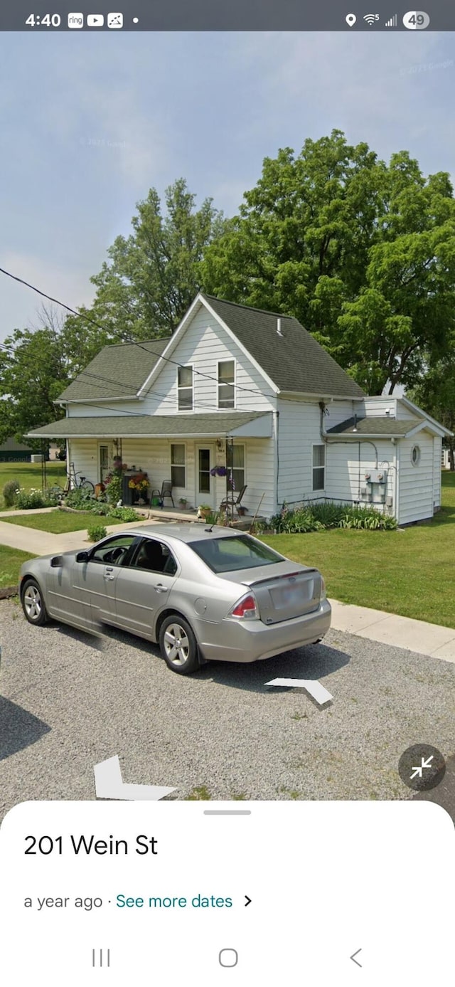 bungalow-style house with a front yard