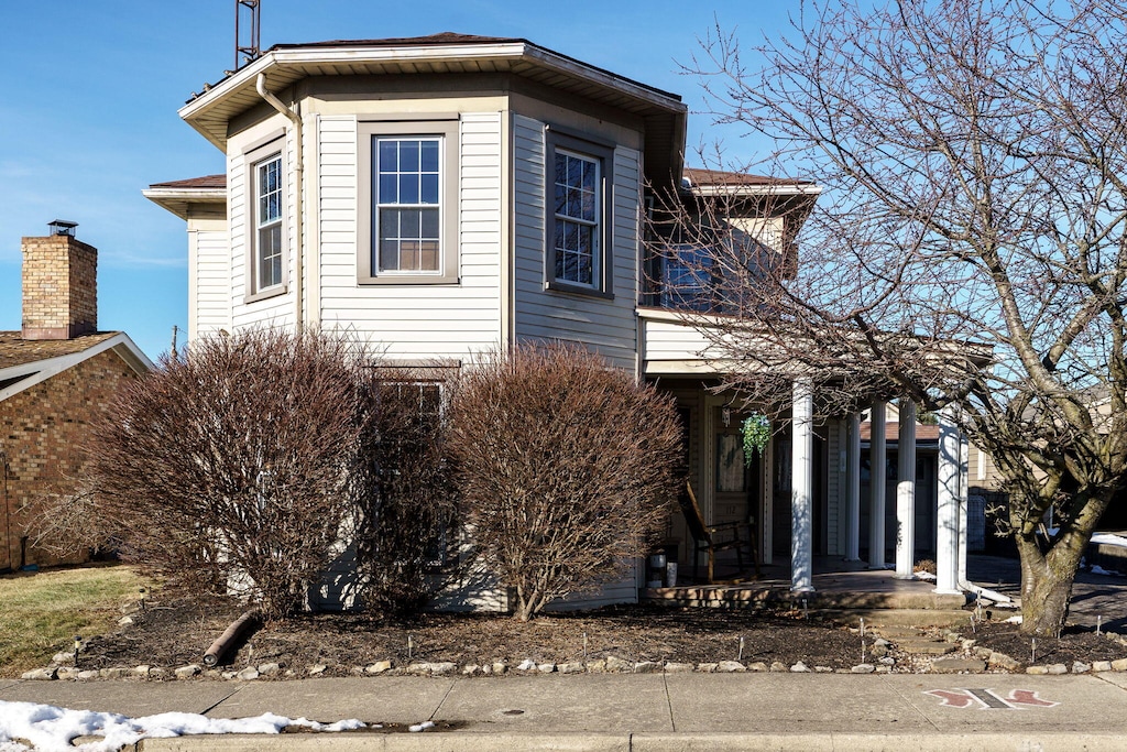 view of front of property