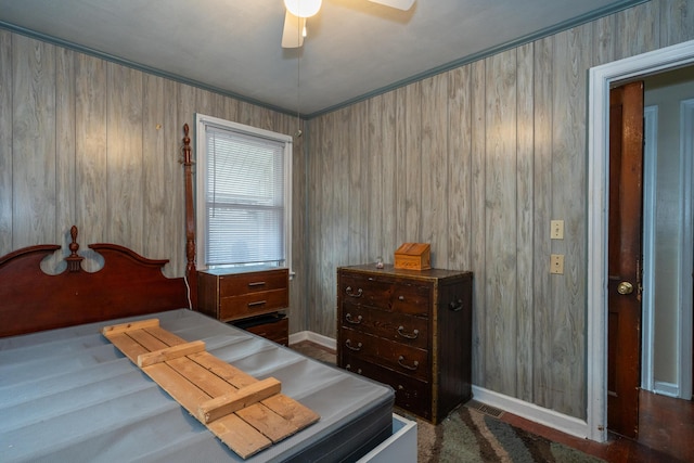 bedroom featuring ceiling fan