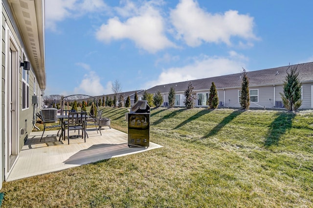 view of yard with a patio