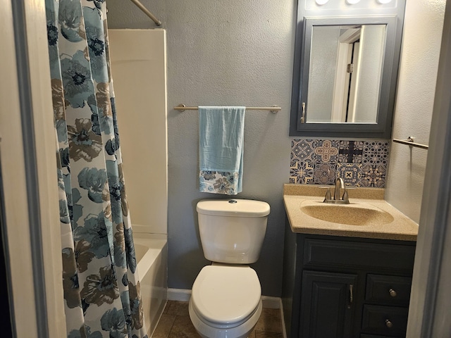 full bathroom with shower / bathtub combination with curtain, vanity, toilet, and decorative backsplash