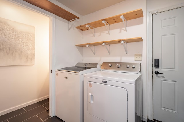 4100 Joshane St, Springfield, OH 45502 - laundry room featuring washing machine and clothes dryer, dark tile patterned flooring, baseboards, and laundry area