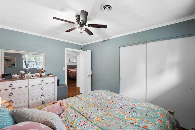 1306 Kercher St, Miamisburg, OH 45342 - bedroom featuring a closet, wood finished floors, ornamental molding, and a ceiling fan