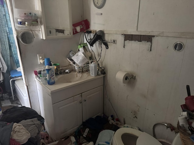 1667 Summit St, Springfield, OH 45503 - bathroom featuring vanity and water heater