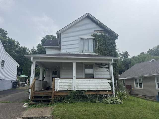 1667 Summit St, Springfield, OH 45503 - view of front of home featuring a porch and a front yard