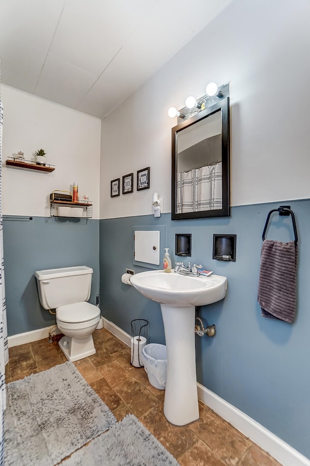 bathroom featuring toilet