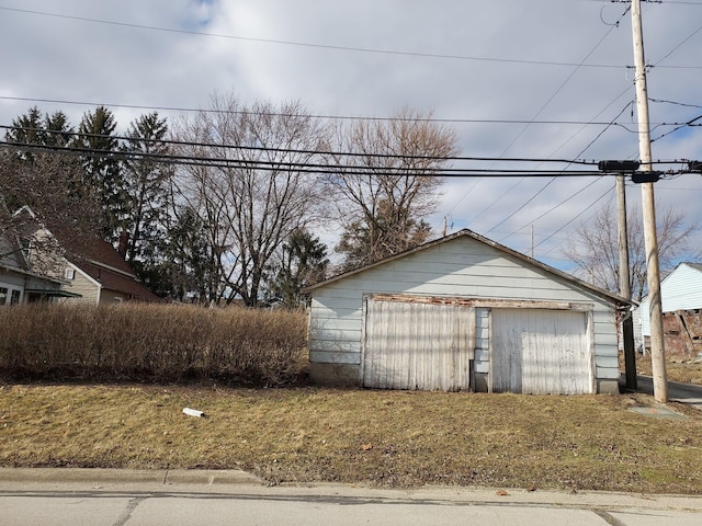 view of detached garage