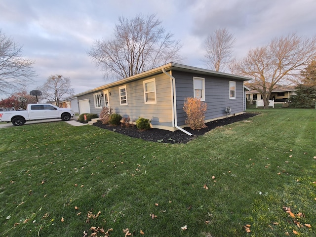 view of side of property featuring a lawn