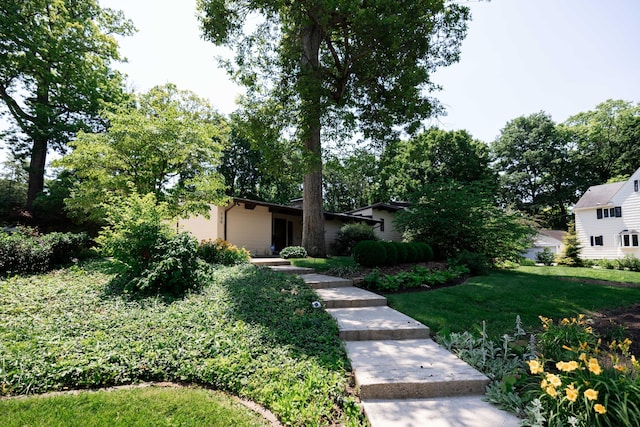 125 Hawthorne Rd, Springfield, OH 45504 - view of front of property with a front lawn