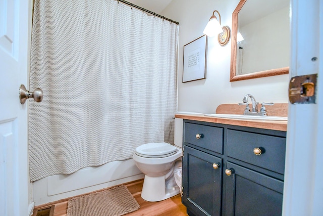 1138 Edgebrook Ave, New Carlisle, OH 45344 - full bathroom featuring vanity, wood finished floors, and shower / bath combo