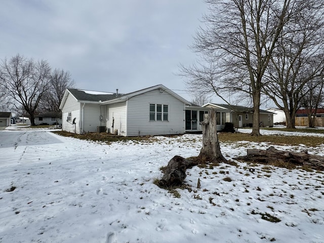 Listing photo 3 for 810 N Blackhoof St, Wapakoneta OH 45895