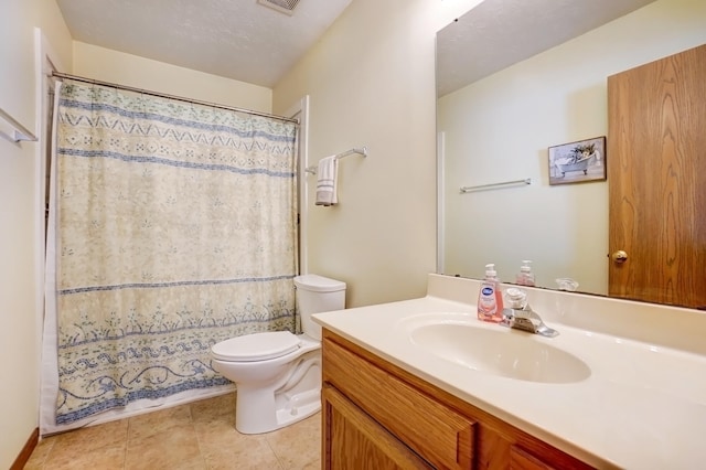 full bathroom featuring tile patterned flooring, curtained shower, toilet, vanity, and a textured ceiling