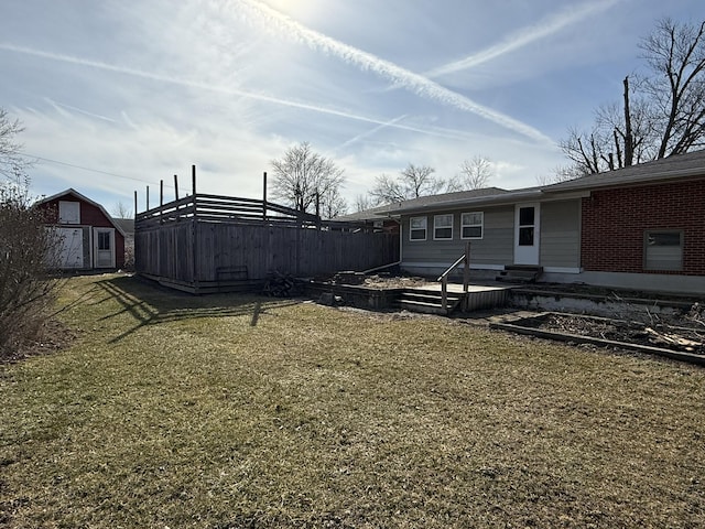 view of yard featuring a storage shed