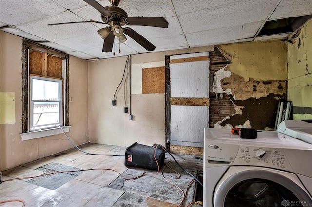laundry area with washer / clothes dryer, laundry area, and ceiling fan