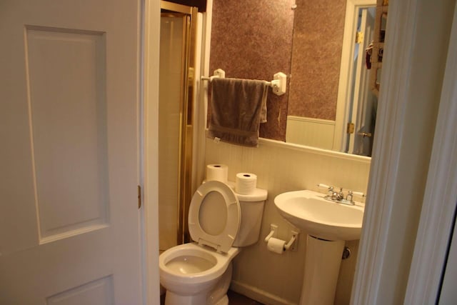 bathroom featuring toilet