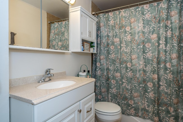 full bath with vanity, a shower with shower curtain, and toilet