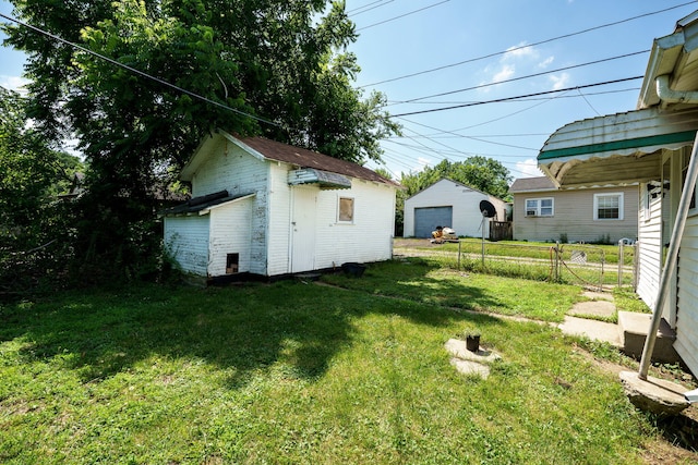 14 Seever St, Springfield, OH 45506 - view of yard featuring a garage and an outdoor structure