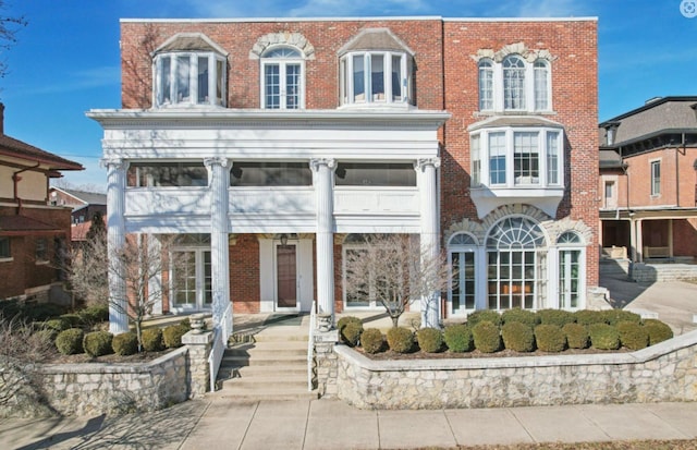 view of front facade featuring brick siding