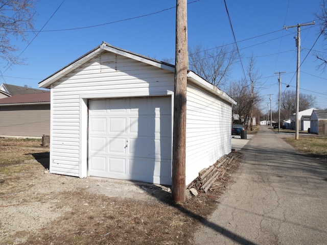 view of detached garage