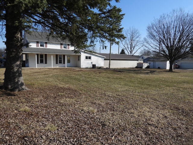 view of front of home featuring a front lawn