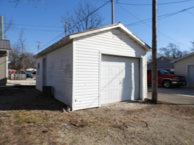 view of detached garage