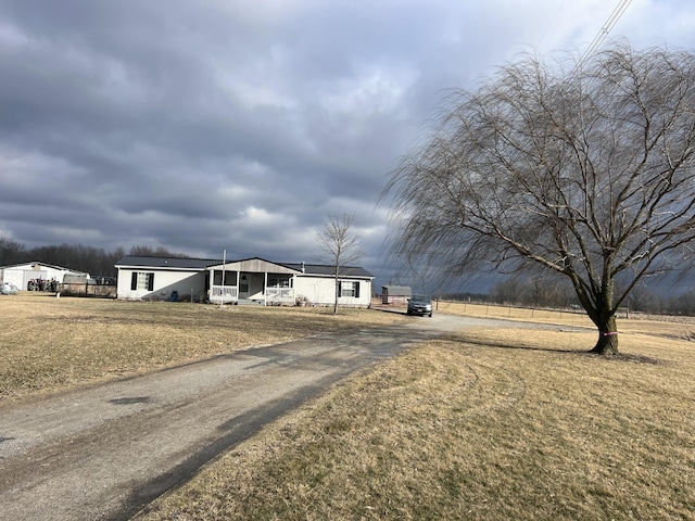 view of front facade with a front yard