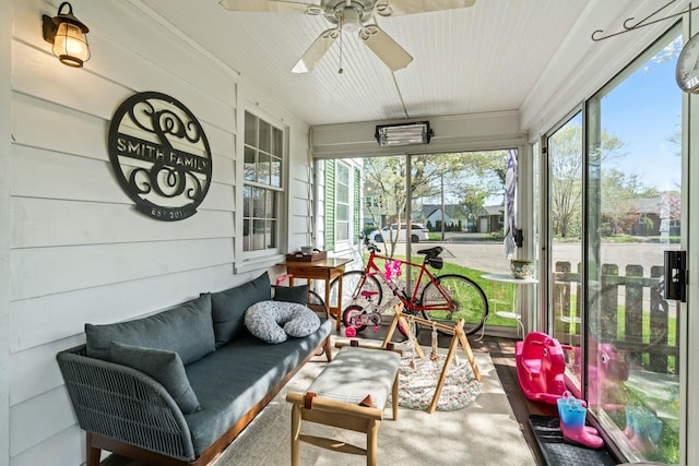 sunroom with ceiling fan