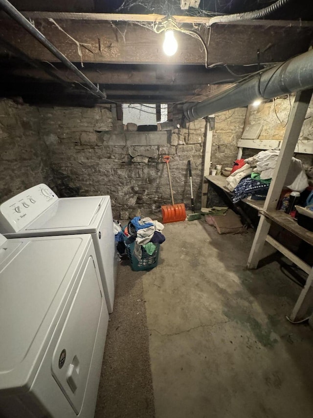 unfinished below grade area featuring washer and clothes dryer