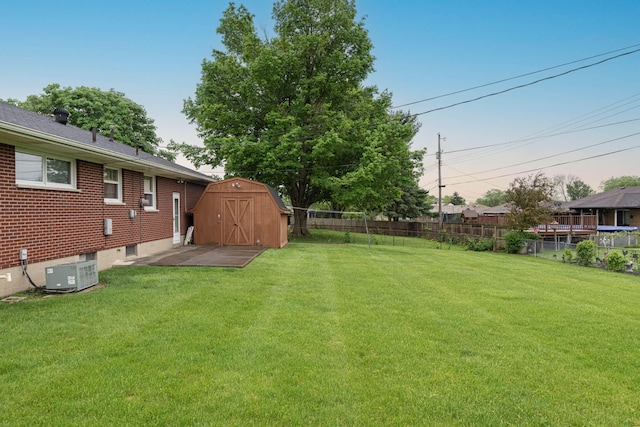 4833 Mesa Ln, Springfield, OH 45503 - view of yard featuring a shed