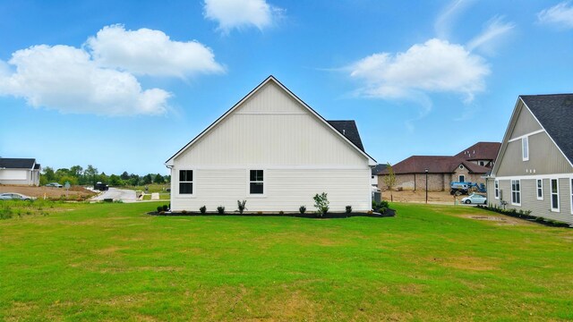 1505 Kingsgate Rd, Springfield, OH 45503 - back of house featuring a yard