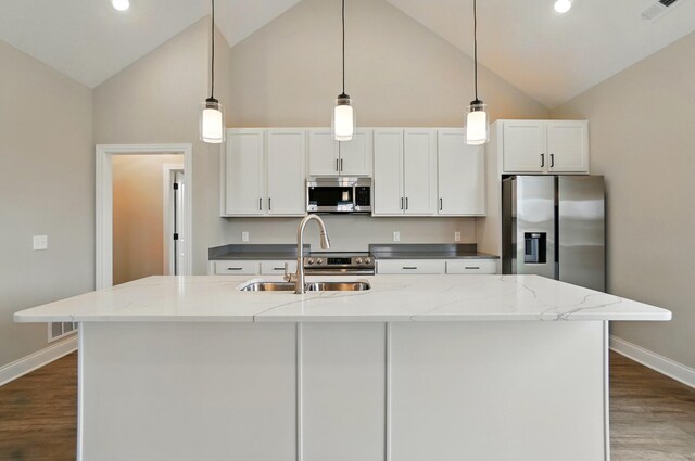 1505 Kingsgate Rd, Springfield, OH 45503 - kitchen with appliances with stainless steel finishes, a sink, high vaulted ceiling, baseboards, and an island with sink