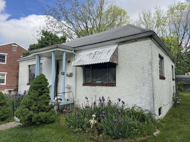 914 Mitchell Blvd, Springfield, OH 45503 - view of front facade featuring stucco siding