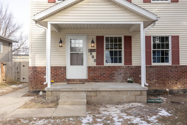 entrance to property featuring covered porch