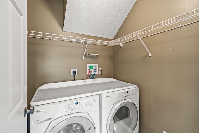 clothes washing area with laundry area and independent washer and dryer