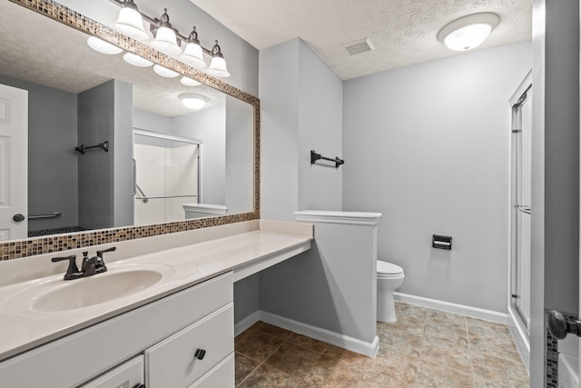 full bath featuring toilet, baseboards, visible vents, and a shower stall