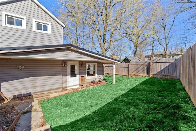 424 N Market St, Kenton, OH 43326 - view of yard featuring a fenced backyard